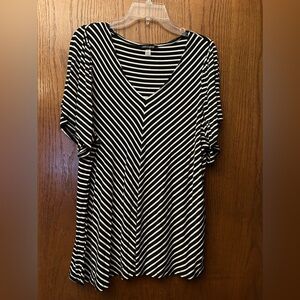 Cable & Gauge Top Black White Soft and Stretchy 1X